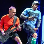 Mesmo com falhas técnicas, Ney Matogrosso apresenta espetáculo emocionante