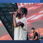 Musical homenageia Ney Matogrosso, exaltando a autenticidade do artista, na cobertura do Teatro Santander