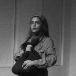 Quando a luz do palco se apaga, o que resta é o monstro dentro de nós